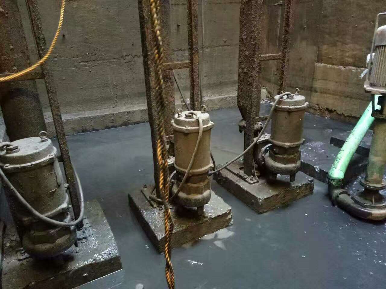 利川污水池清理